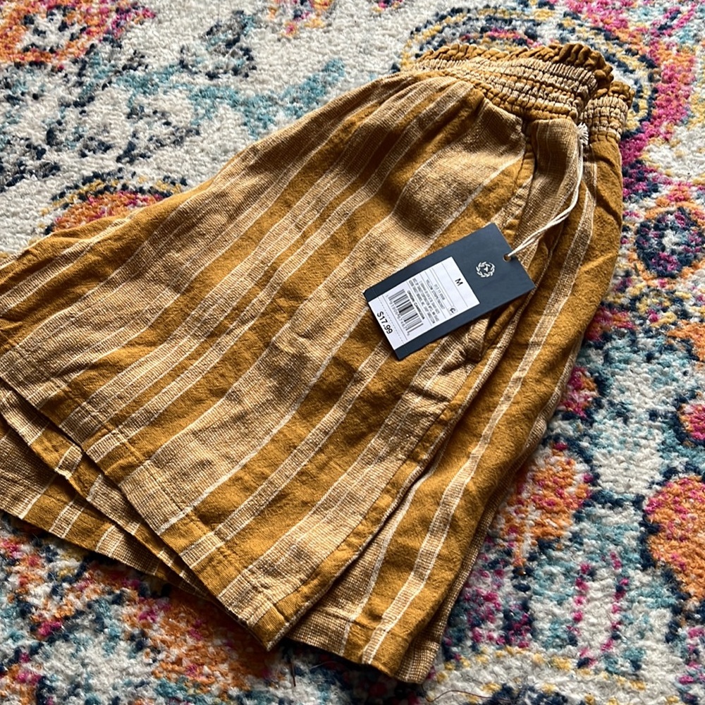Universal Thread shorts size Medium. New with tags.